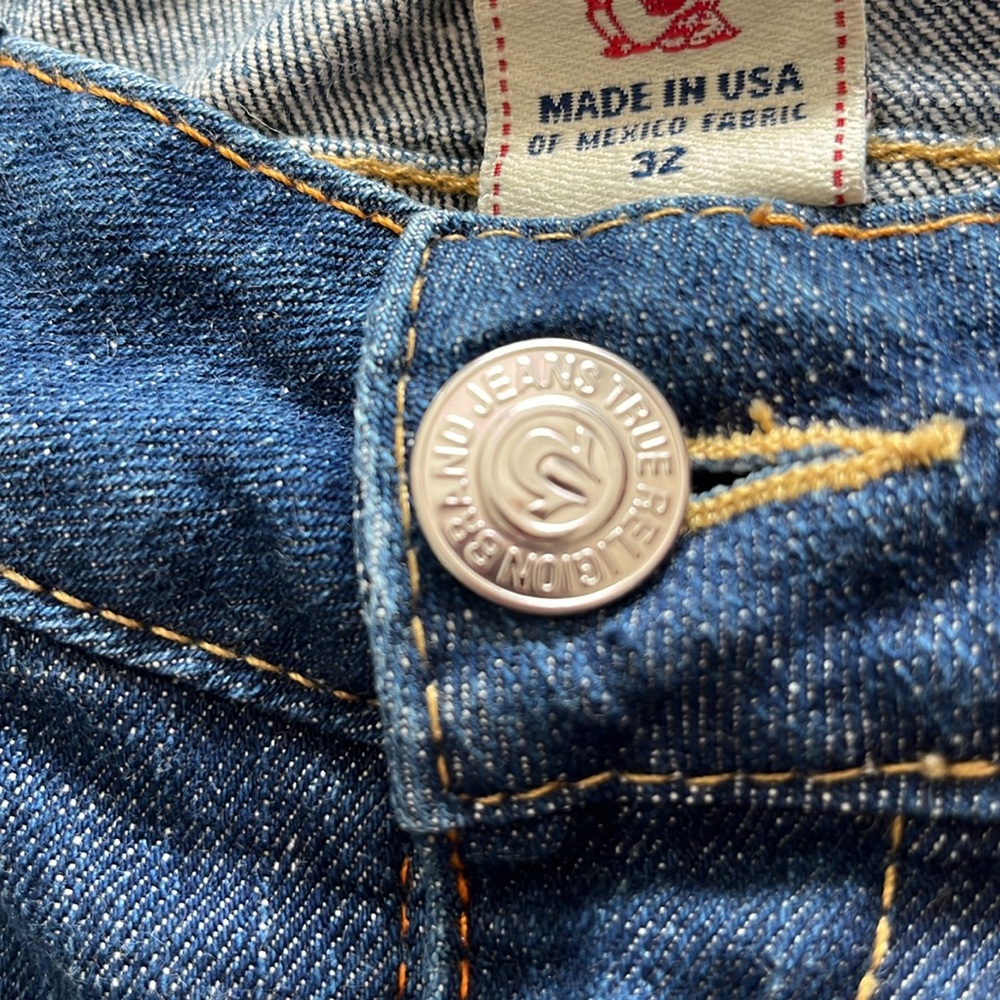 True Religion Jeans Becky Cut Off Hem Frayed/Small Hole Distressed Size 32 - Picture 4 of 16